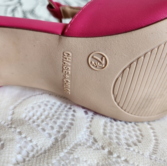 Chase and Chloe - Hot Pink Short Close toed Heel - (7.5) - Picture 3 of 9